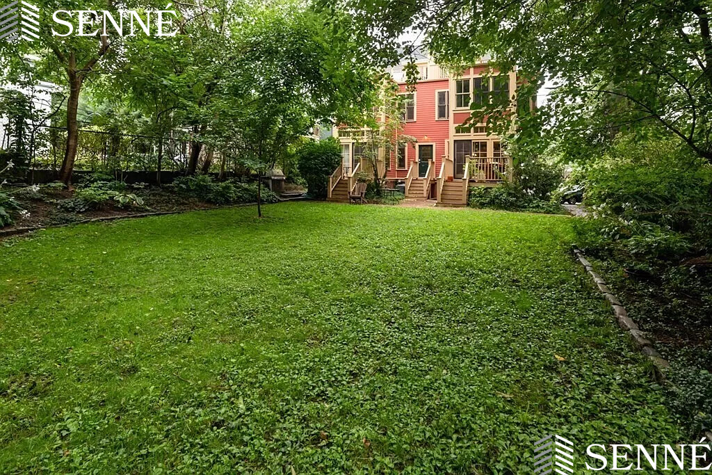 18 Whitney Ave, Cambridgeport