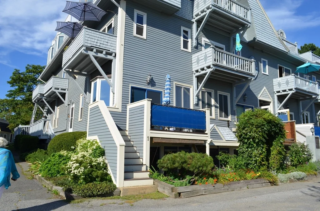 5 Pirate's Ln, East Gloucester