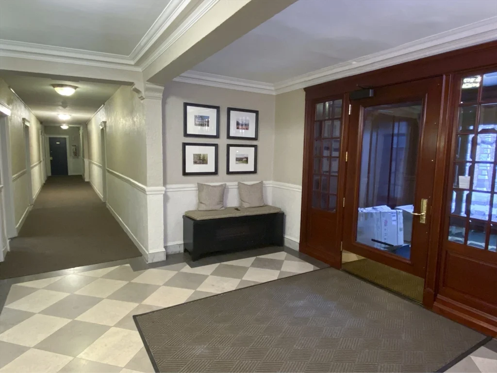 62 Queensberry St, Fenway