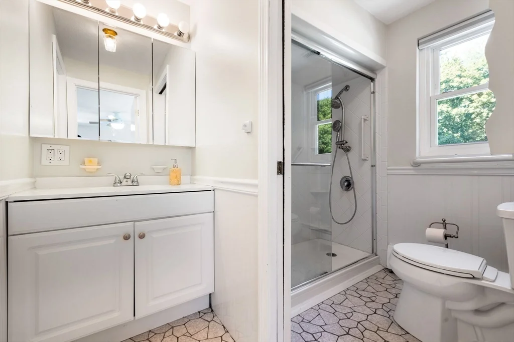 46 Juniper Dr, Saugus