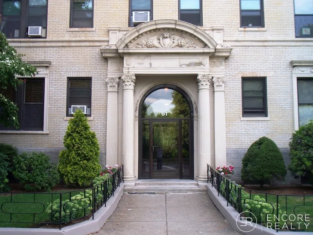 61 Park Dr, Fenway