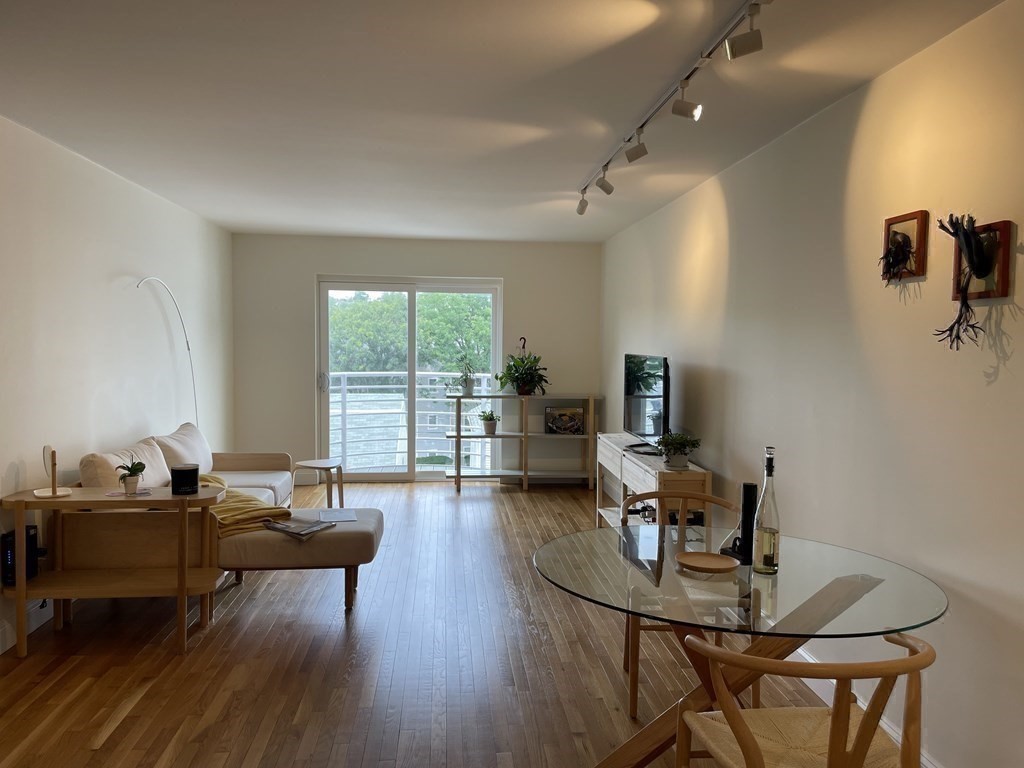 255 Beacon St, Somerville