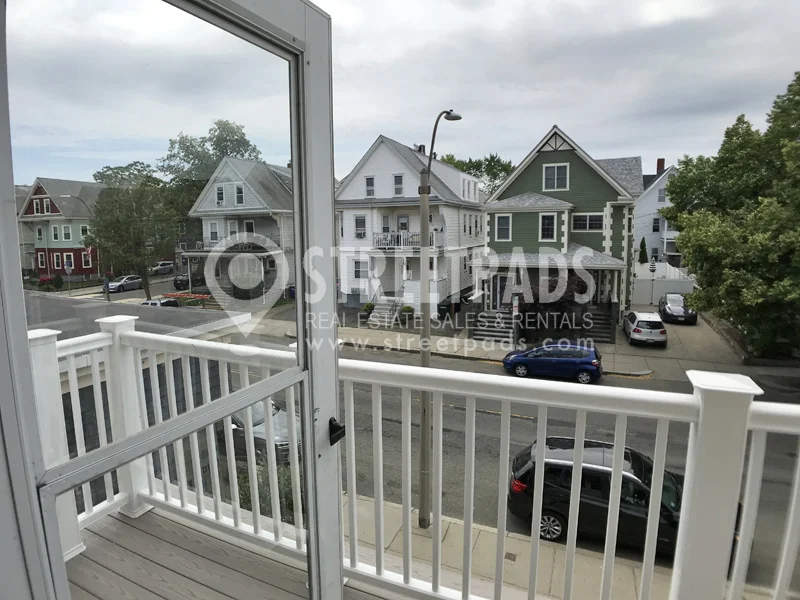 327 Highland Ave, Powder House Square