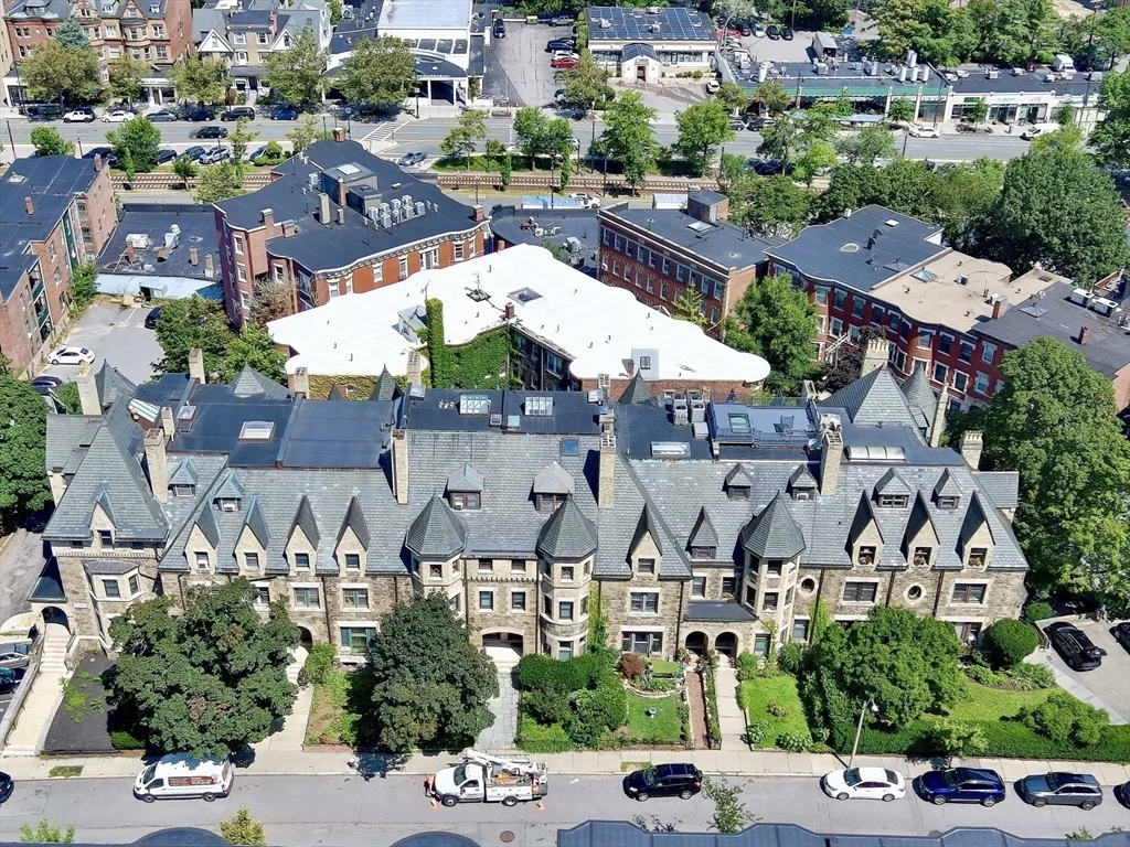 15 Garrison Rd, Brookline Hills