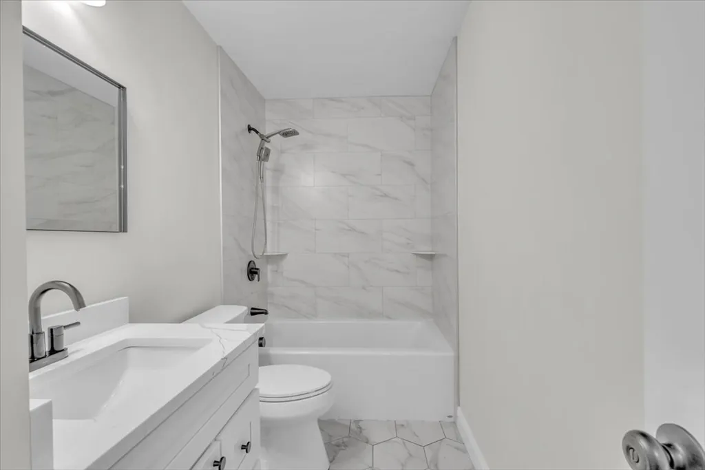 16-18 Peckham Ave, Brockton