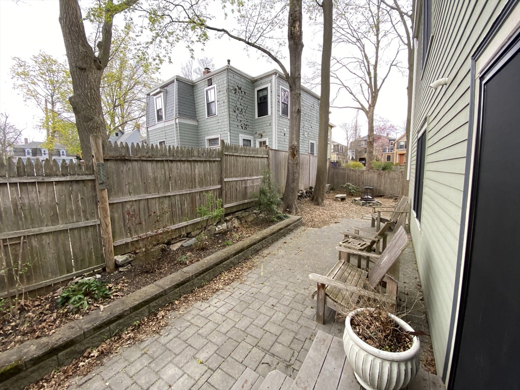 15 Oakdale St, Jamaica Plain