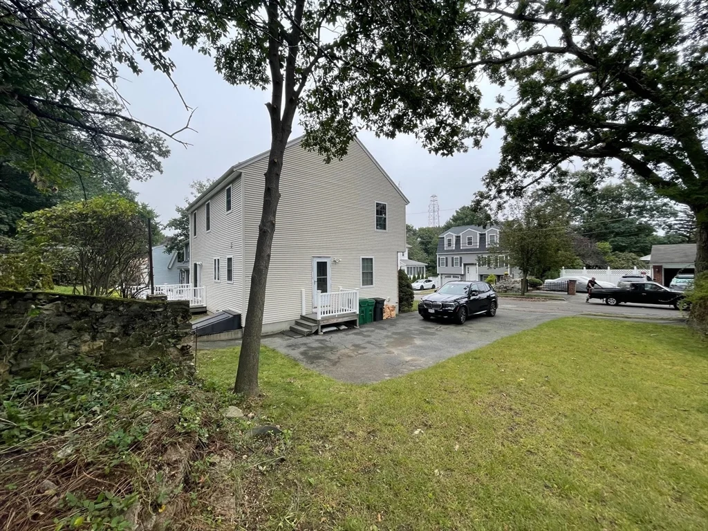 72 Cedar Rd N, Medford