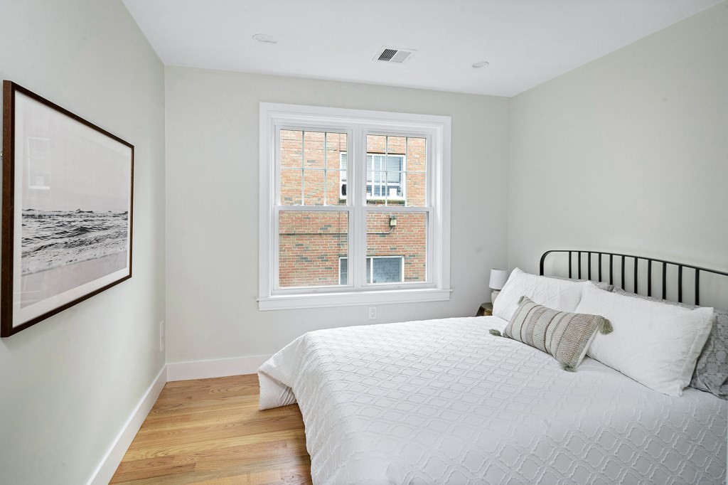 650 Hyde Park Ave, Roslindale