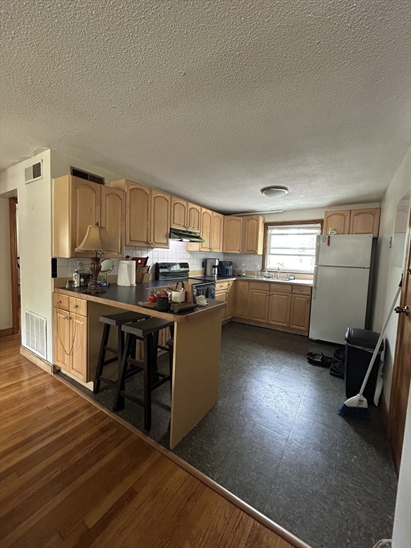 777 Lagrange St, West Roxbury