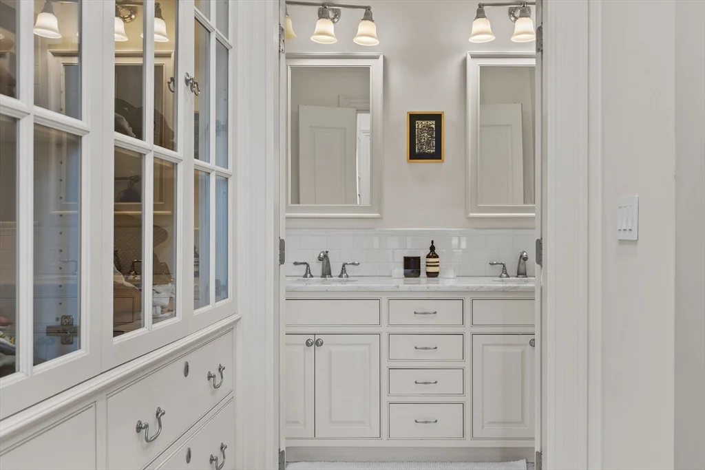 238 Marlborough St, Back Bay