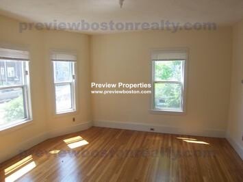 18 Fairbanks St, Oak Square