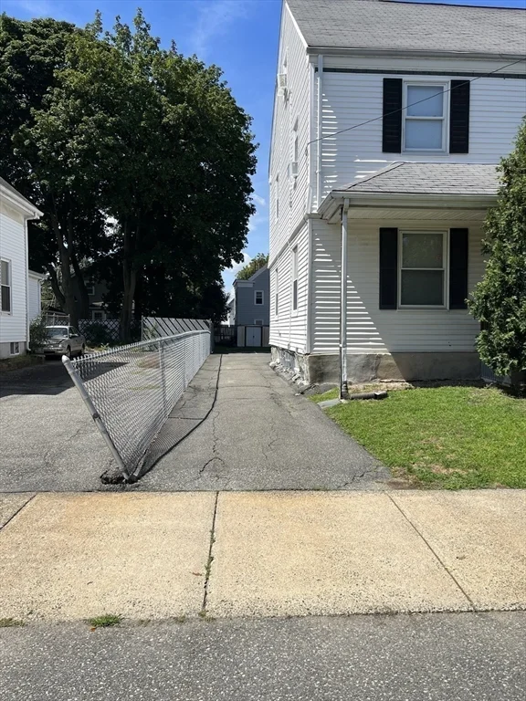 36 Everett St, Medford