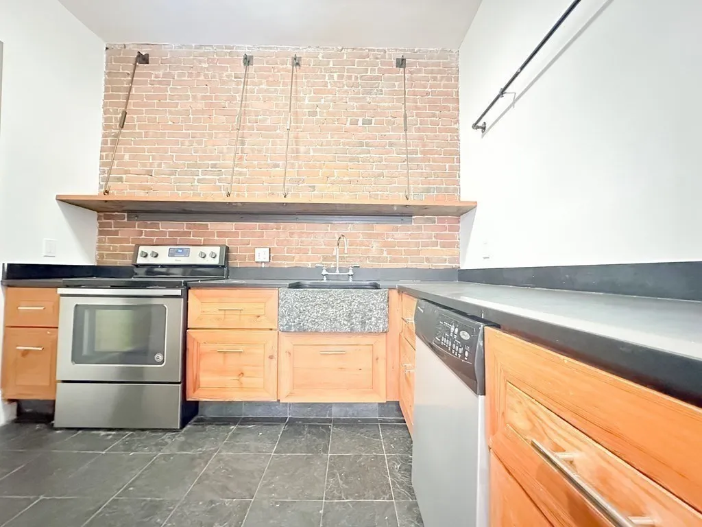 534 Massachusetts Ave, South End