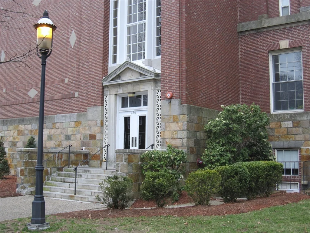 130 Beach St, Quincy