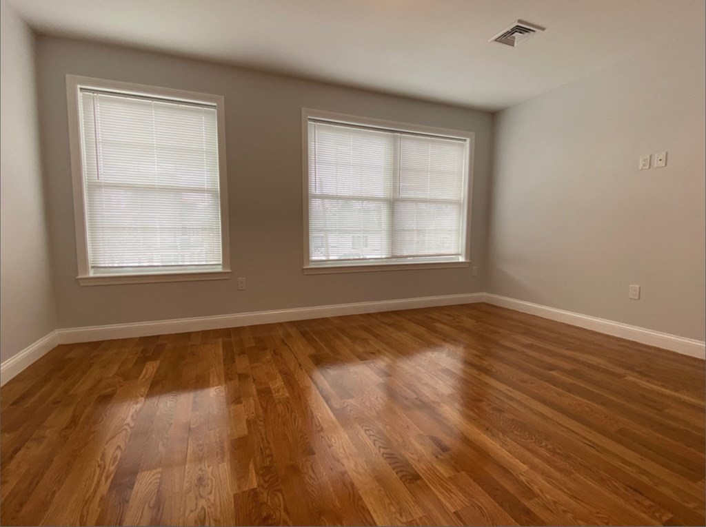 3 bed, 3.5 bath apartment for rent at 16 Walnut St Unit 1, Tufts University — photo 10 of 17