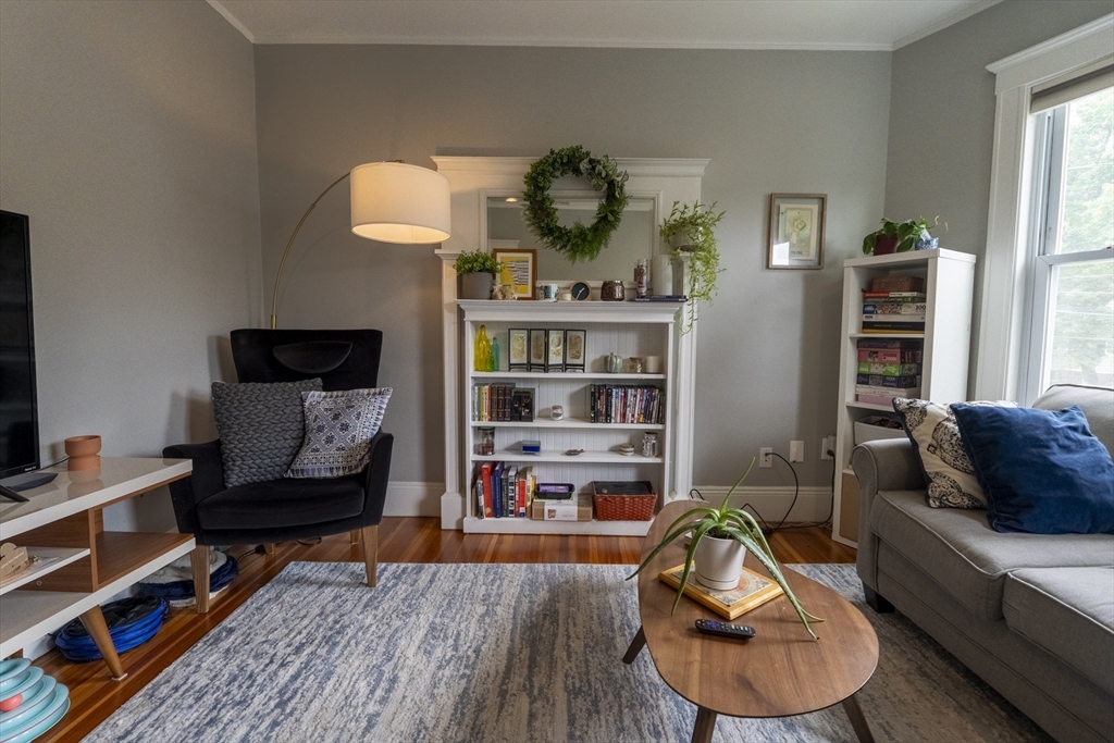 15 Castleton St, Jamaica Plain