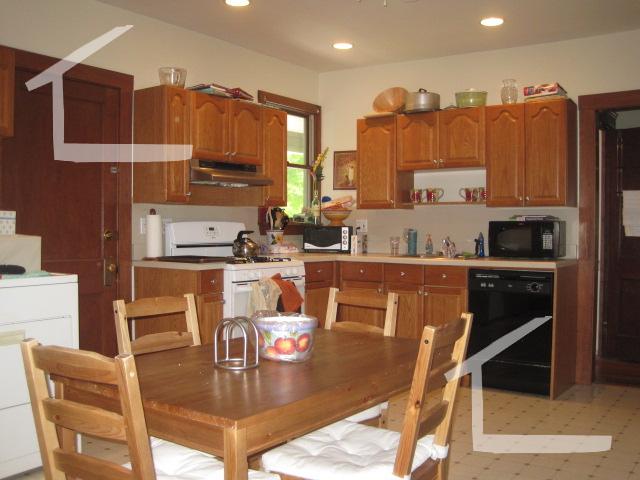 3 bed, 1 bath apartment for rent at 163 Brayton Rd Unit 2, Brighton — photo 4 of 16