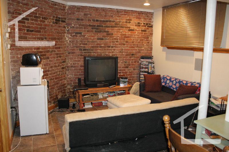 1689 Beacon St, Aspinwall Hill