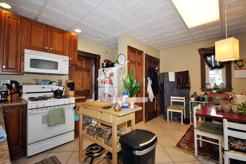 3 bed, 2 bath apartment for rent at 131 Murdock St Unit 2, Brighton — photo 3 of 12