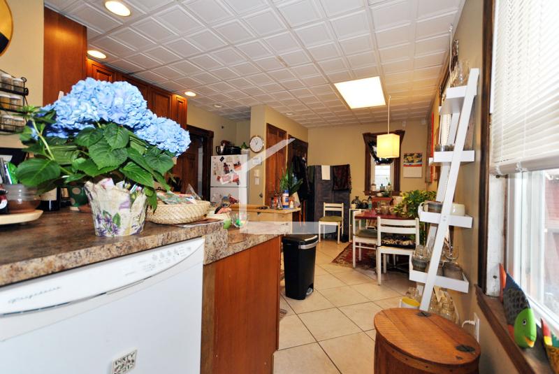 3 bed, 2 bath apartment for rent at 131 Murdock St Unit 2, Brighton — photo 4 of 12
