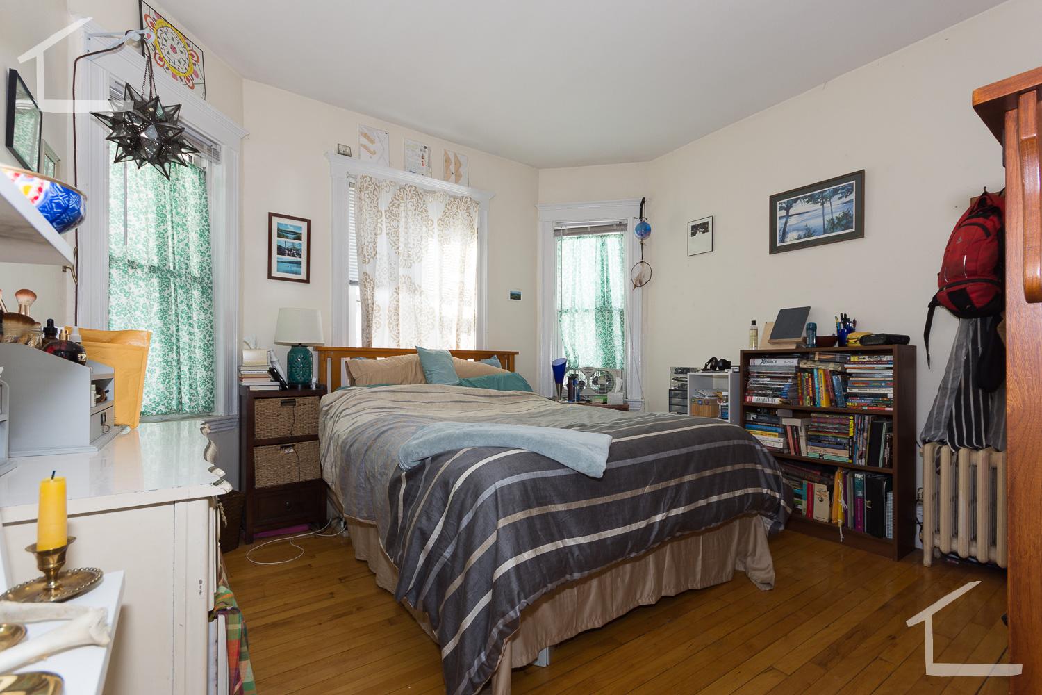 331 Faneuil St, Oak Square