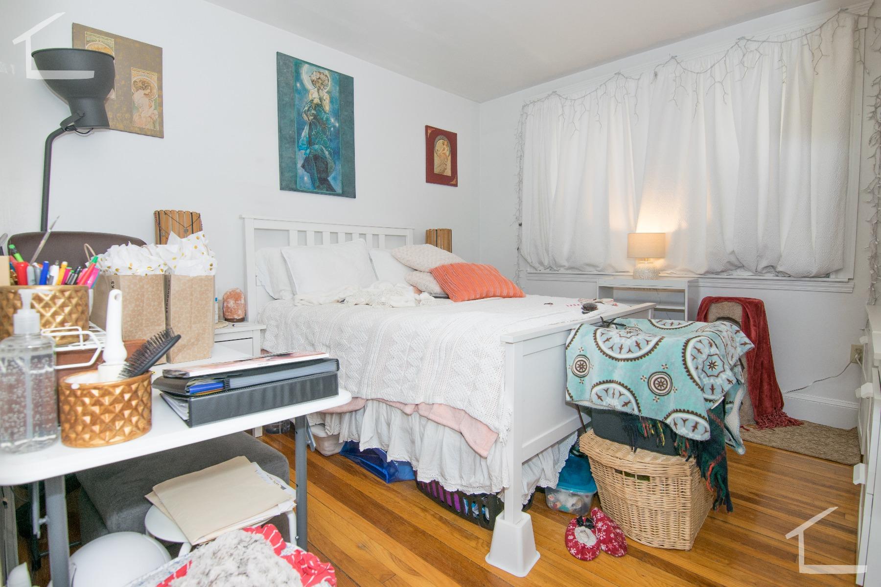 3 bed, 2 bath apartment for rent at 19 Egremont Rd Unit 2, Brighton — photo 4 of 6
