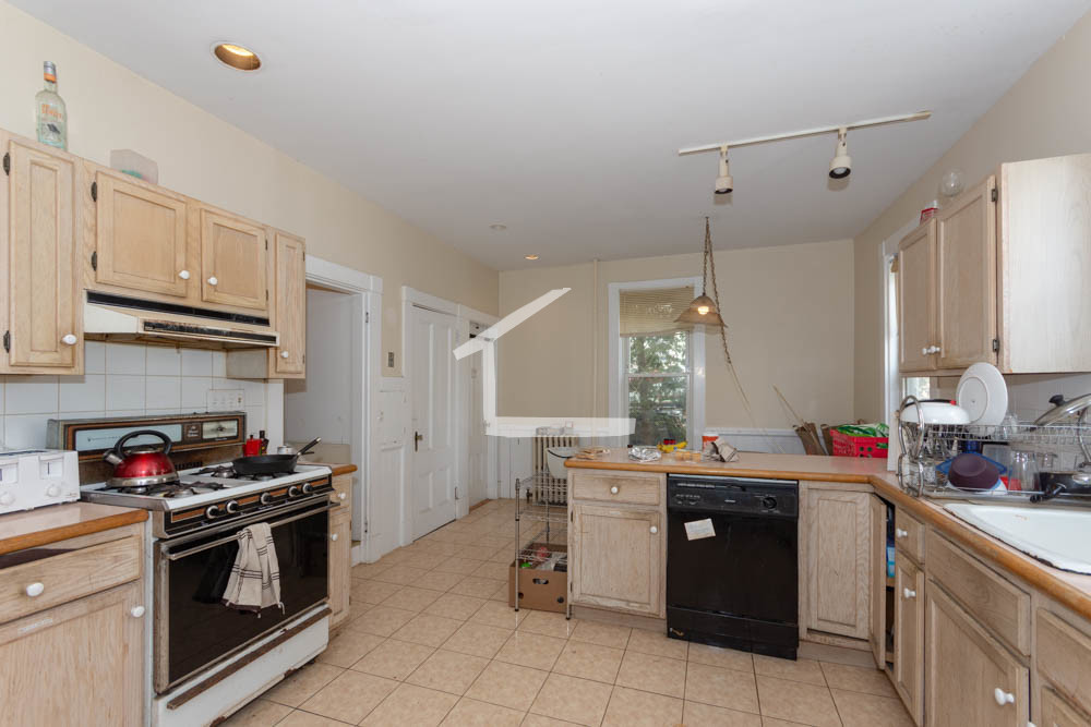 5 bed, 2 bath apartment for rent at 21 Bennett Unit 1A, Brighton — photo 6 of 10