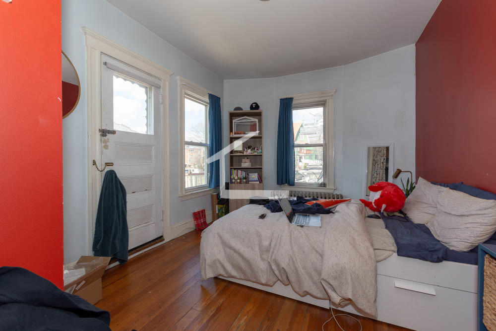 3 bed, 1 bath apartment for rent at 70 Quint Ave Unit 2, Allston — photo 2 of 7