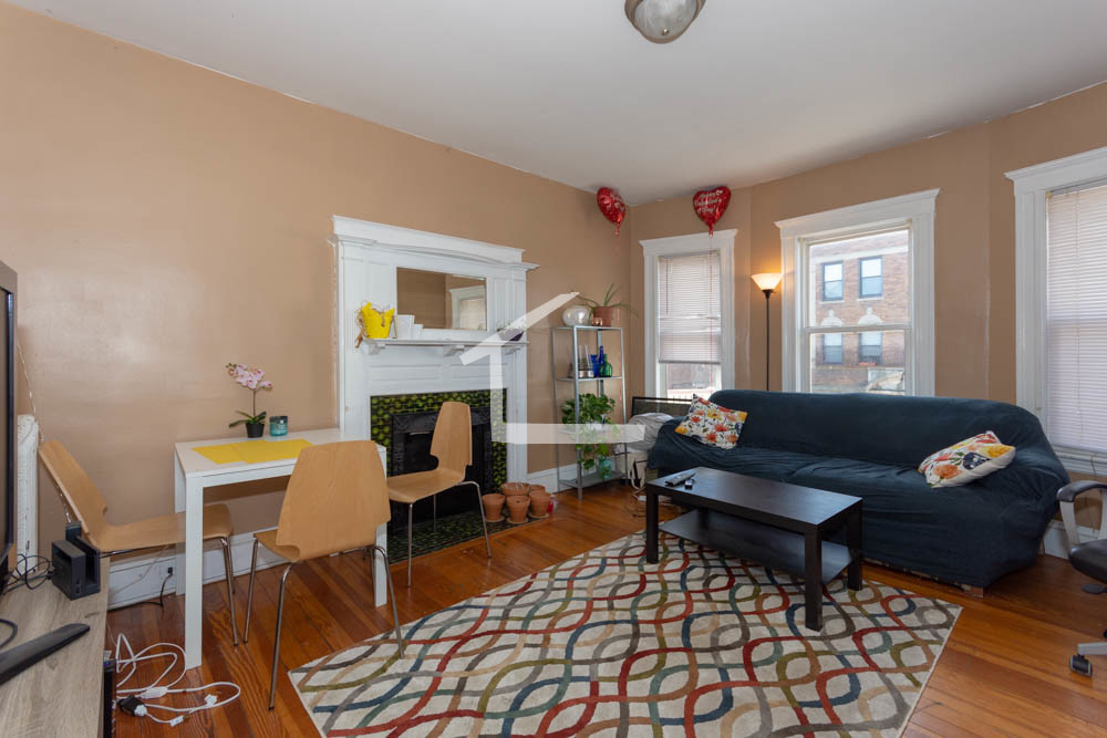 3 bed, 1 bath apartment for rent at 70 Quint Ave Unit 2, Allston — photo 4 of 7