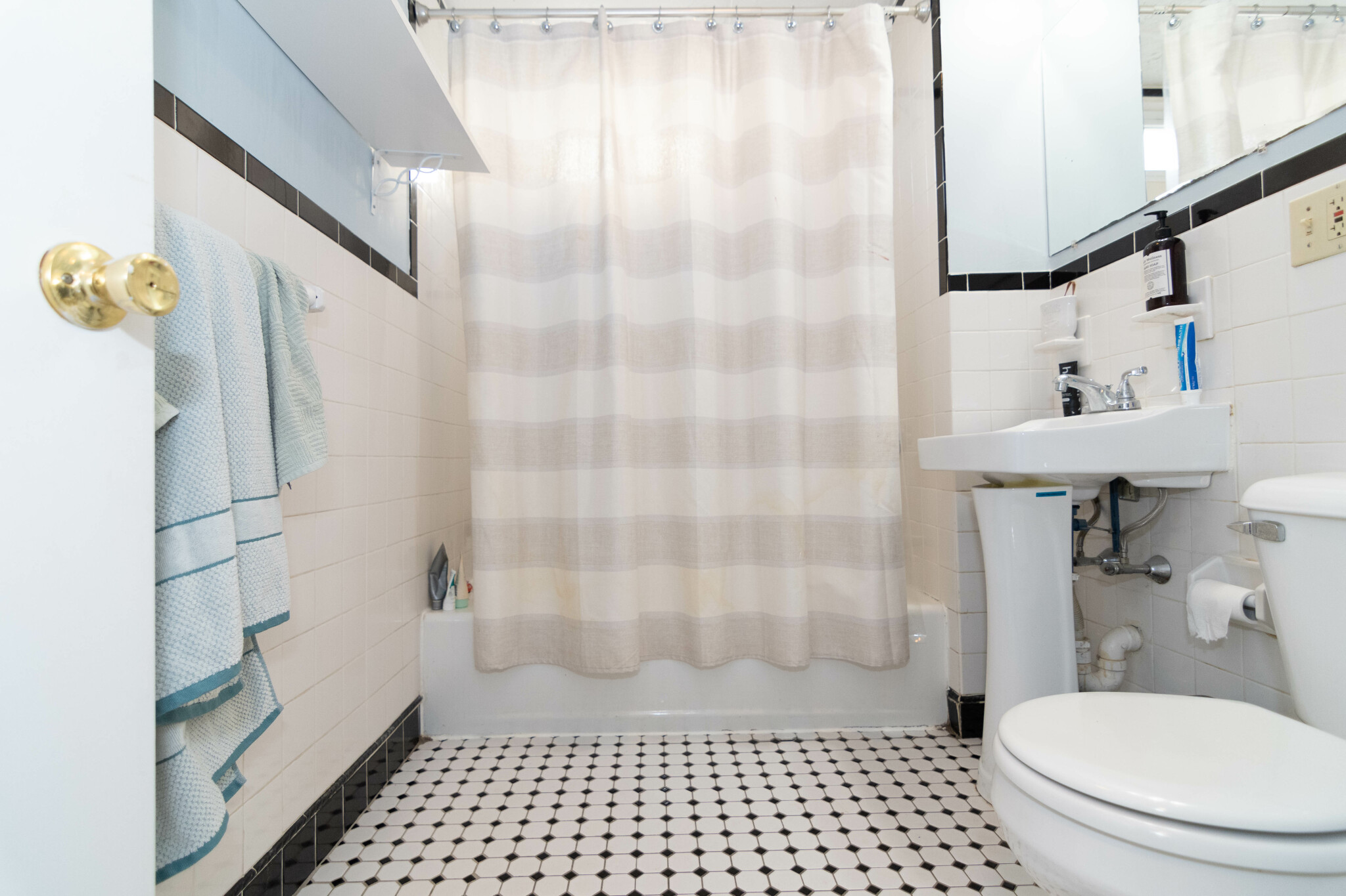 3 bed, 2 bath apartment for rent at 153 Murdock St Unit 2, Brighton — photo 10 of 27