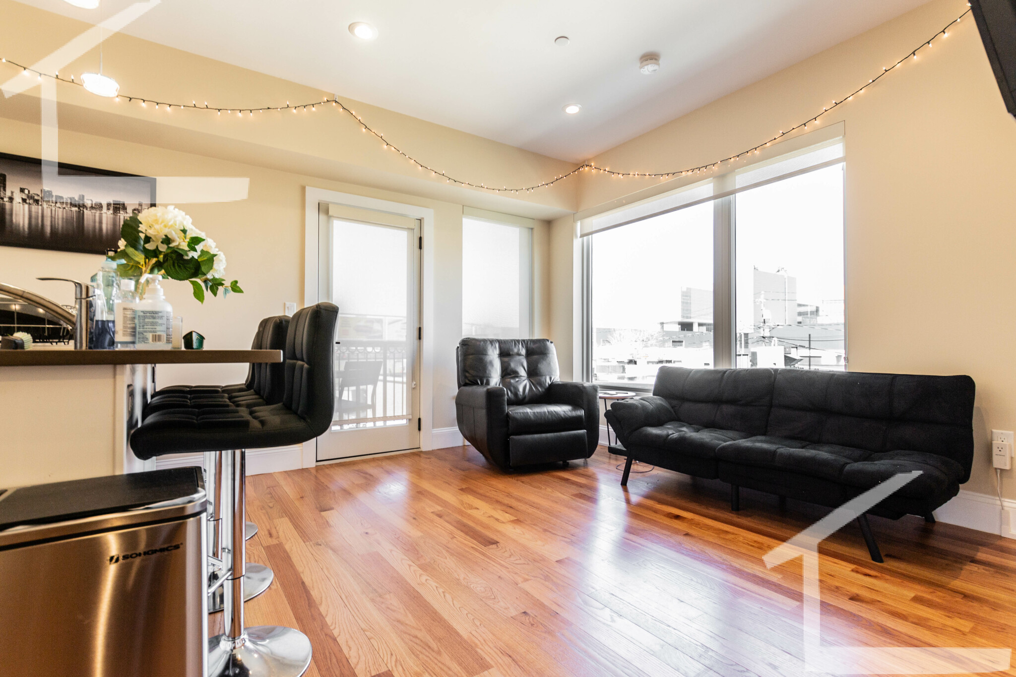 3 bed, 2 bath apartment for rent at 9 Glencoe St Unit 303, Brighton — photo 4 of 8