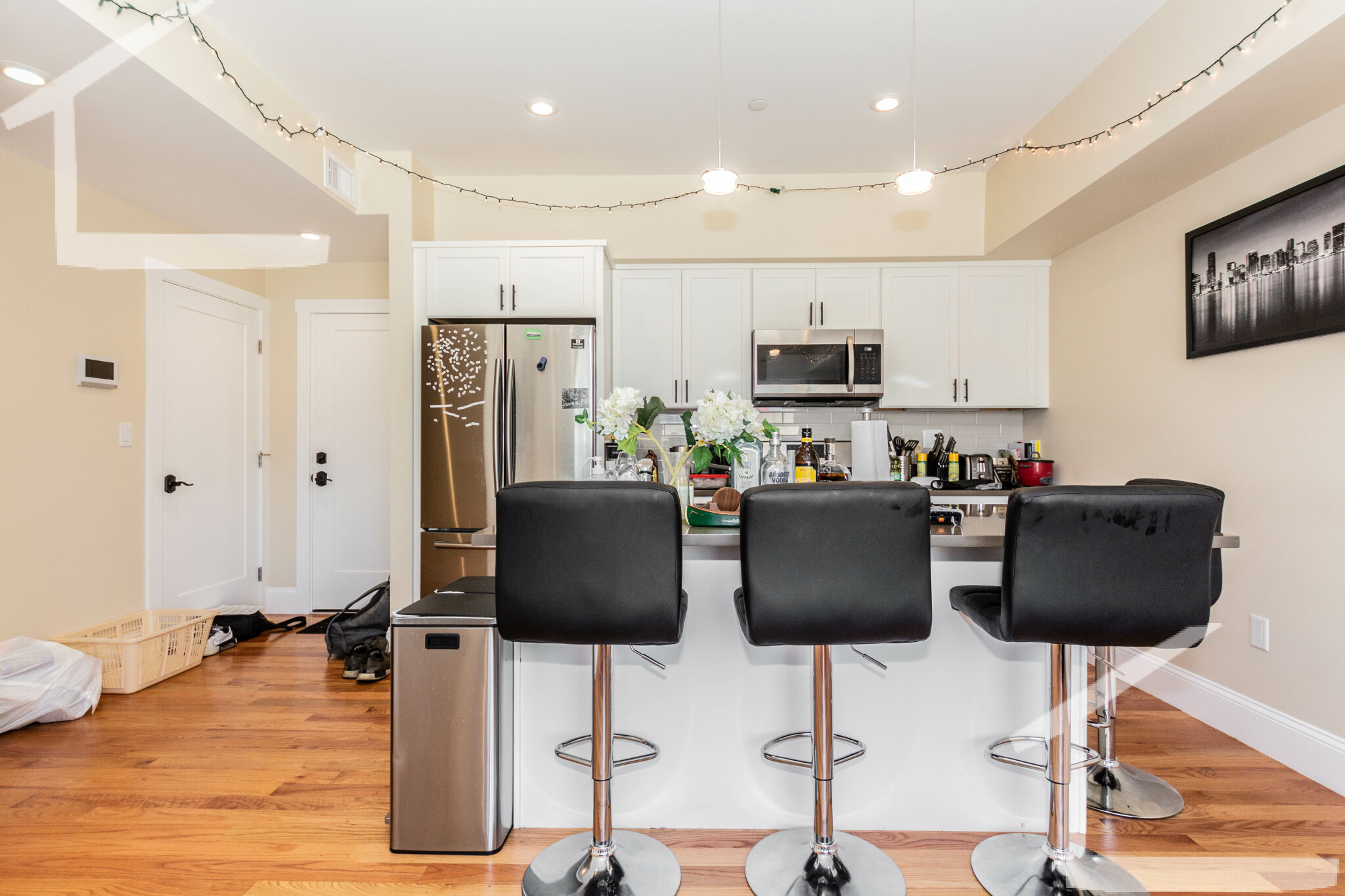 3 bed, 2 bath apartment for rent at 9 Glencoe St Unit 303, Brighton — photo 1 of 8