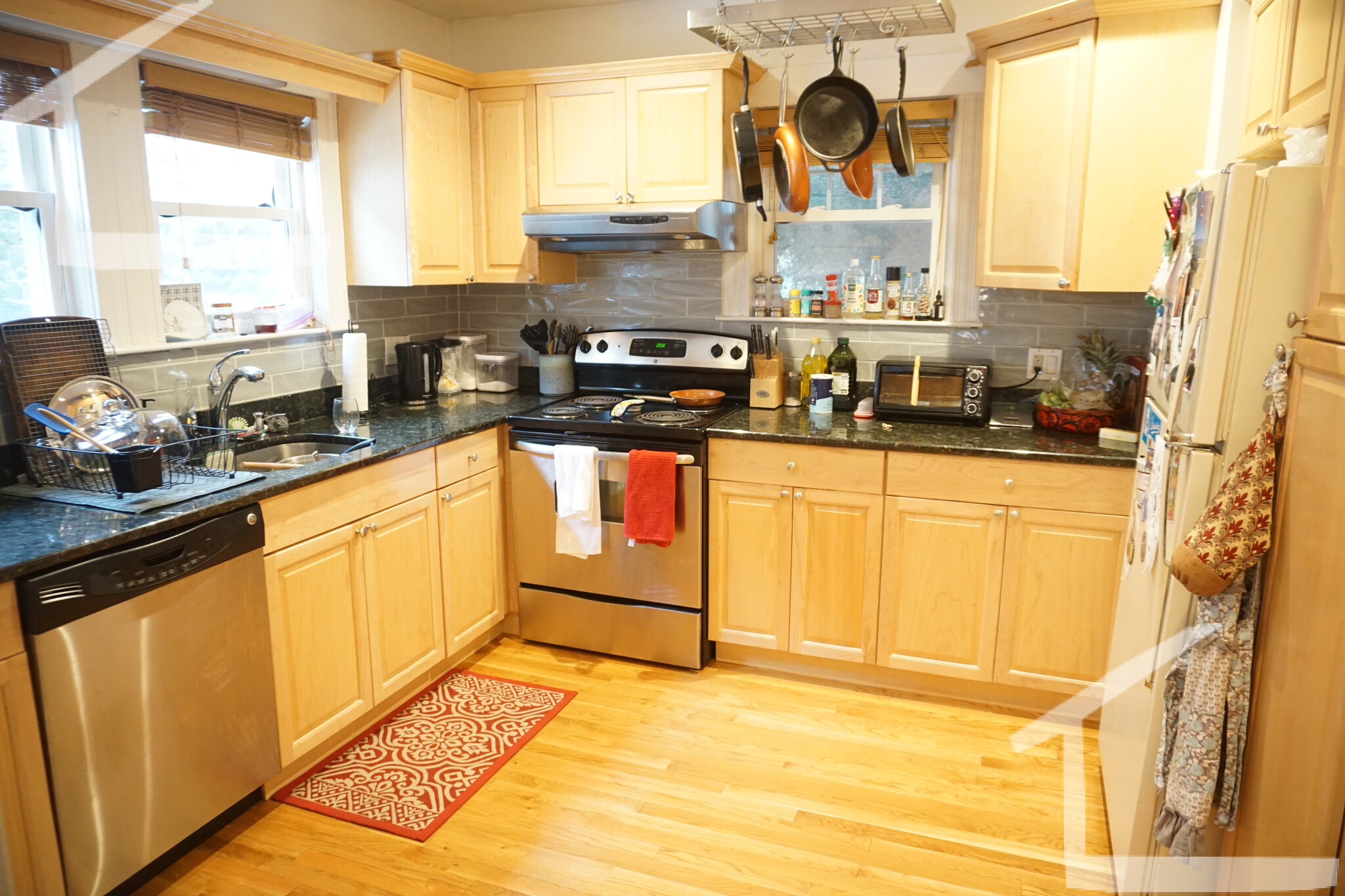 3 bed, 1.5 bath apartment for rent at 89 Westbourne Ter Unit 2, Washington Square — photo 2 of 11