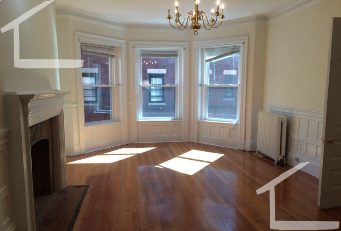 869 Beacon St, Fenway