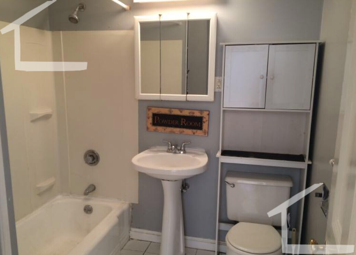 869 Beacon St, Fenway