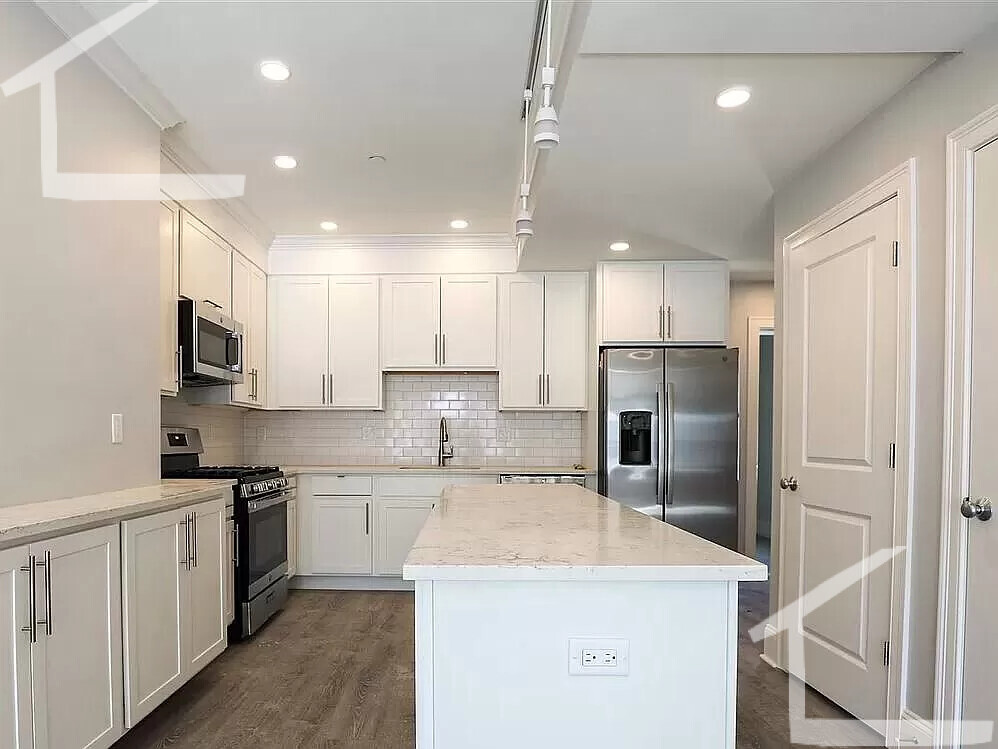 4 bed, 3.5 bath apartment for rent at 6 Cufflin St Unit 1, Brighton — photo 3 of 10