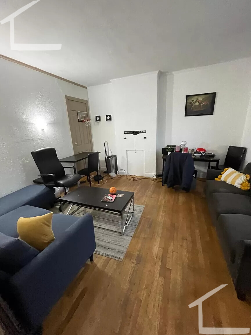 688 Parker St, Mission Hill