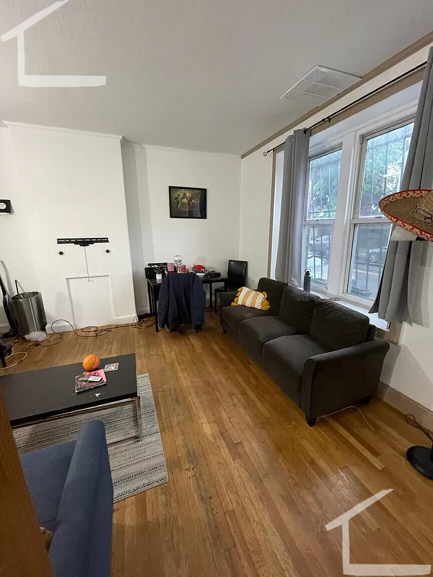 688 Parker St, Mission Hill