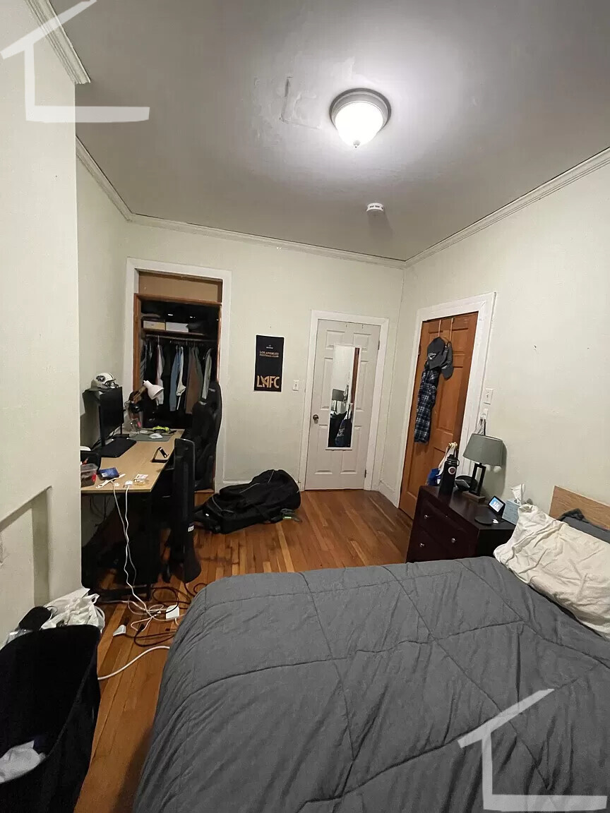 688 Parker St, Mission Hill