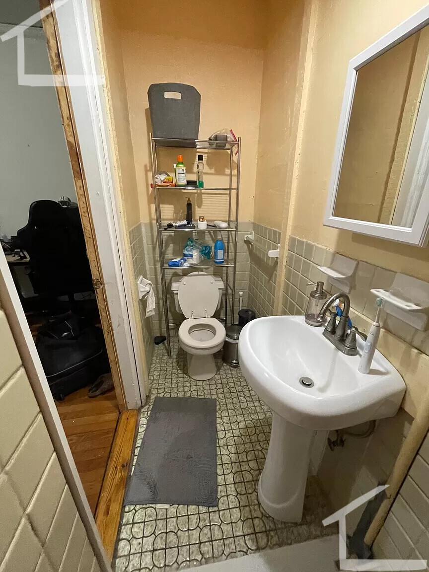 688 Parker St, Mission Hill