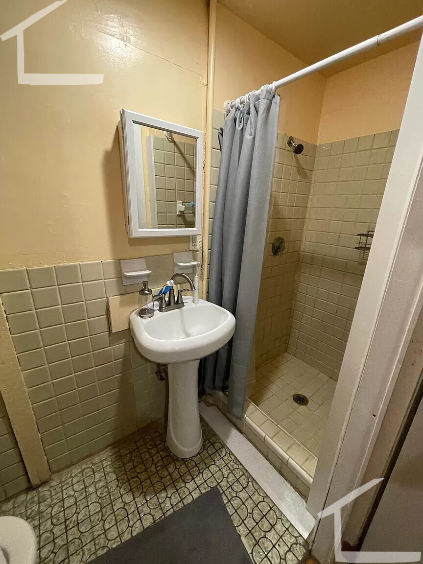 688 Parker St, Mission Hill