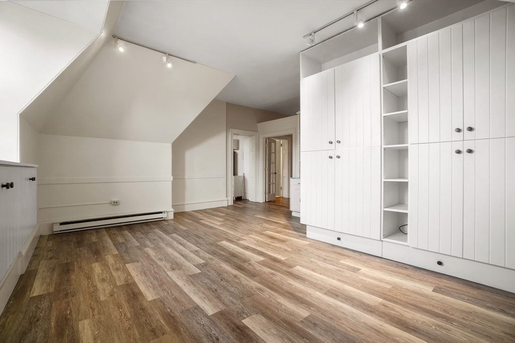 17 Gloucester St, Back Bay