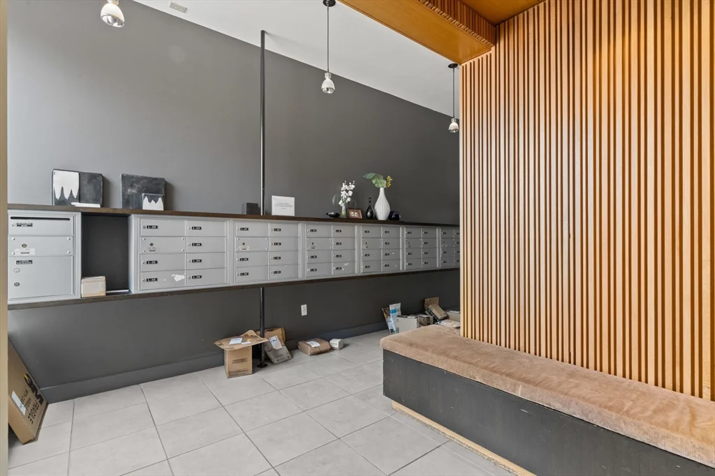 70 Lincoln, Leather District