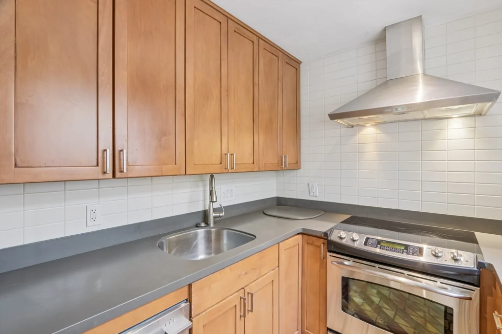 583 Massachusetts Ave, Roxbury