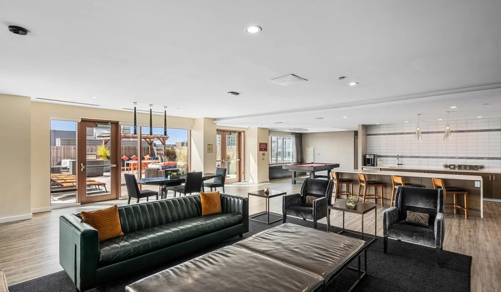 99 Kneeland St, Chinatown