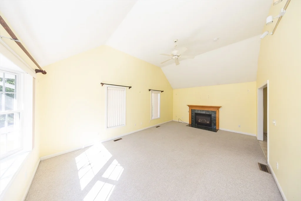 469 Walnut St, Shrewsbury