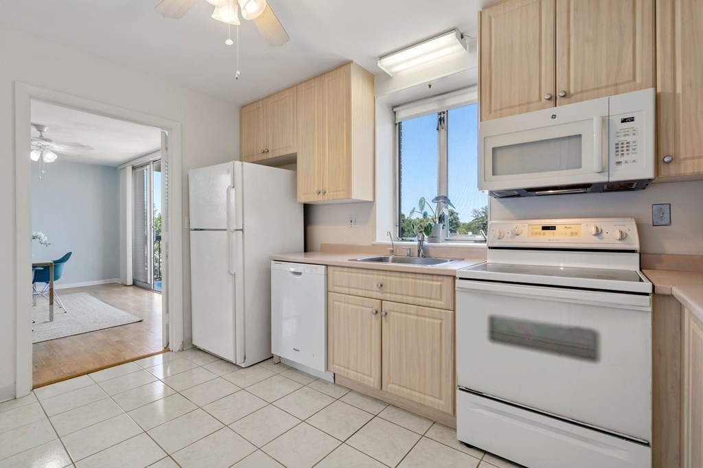 20 Hammond Pond Pkwy, Chestnut Hill