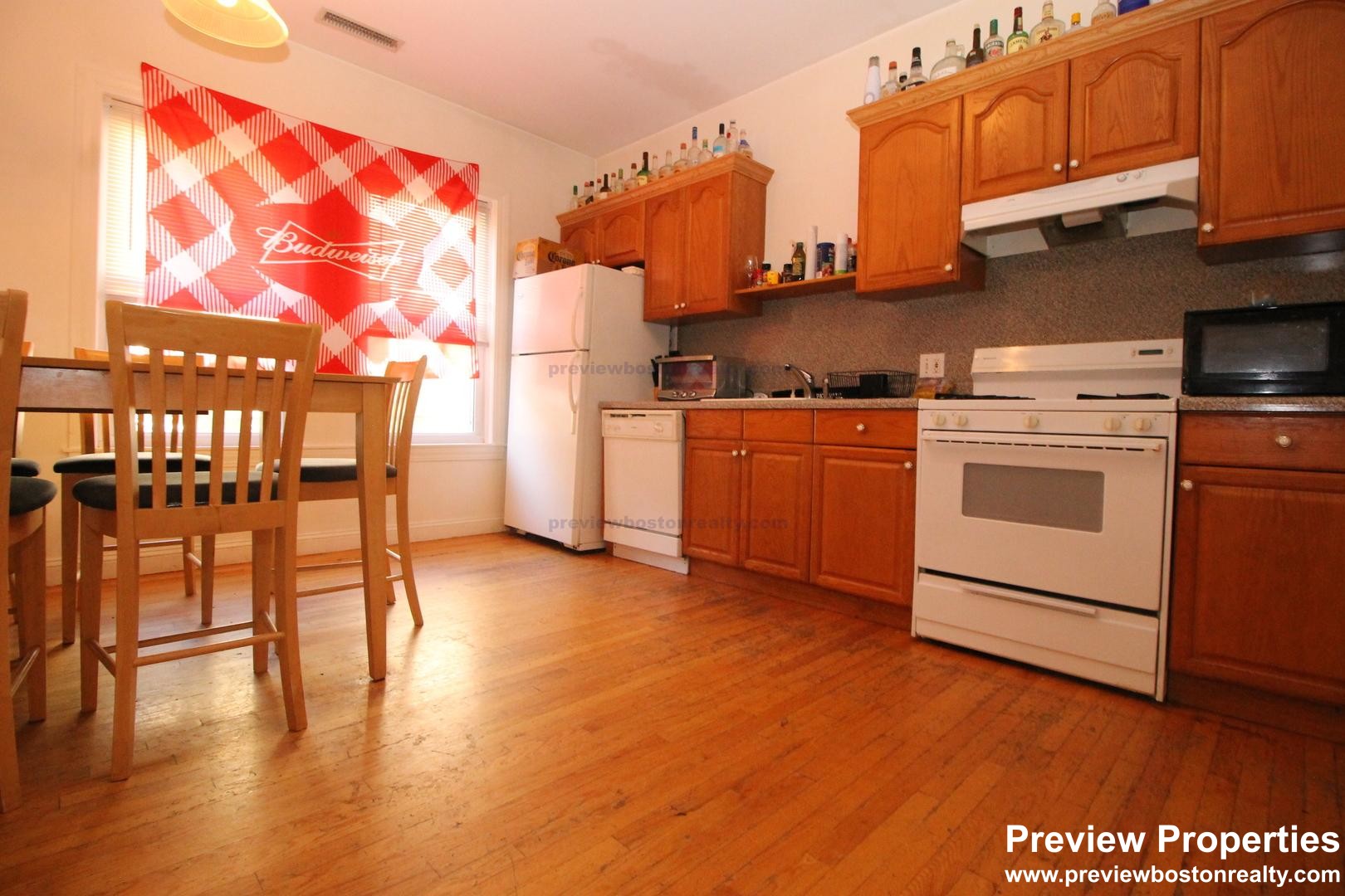 44 Champney St, Oak Square