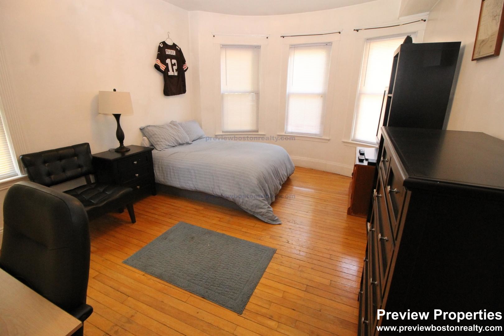 44 Champney St, Oak Square