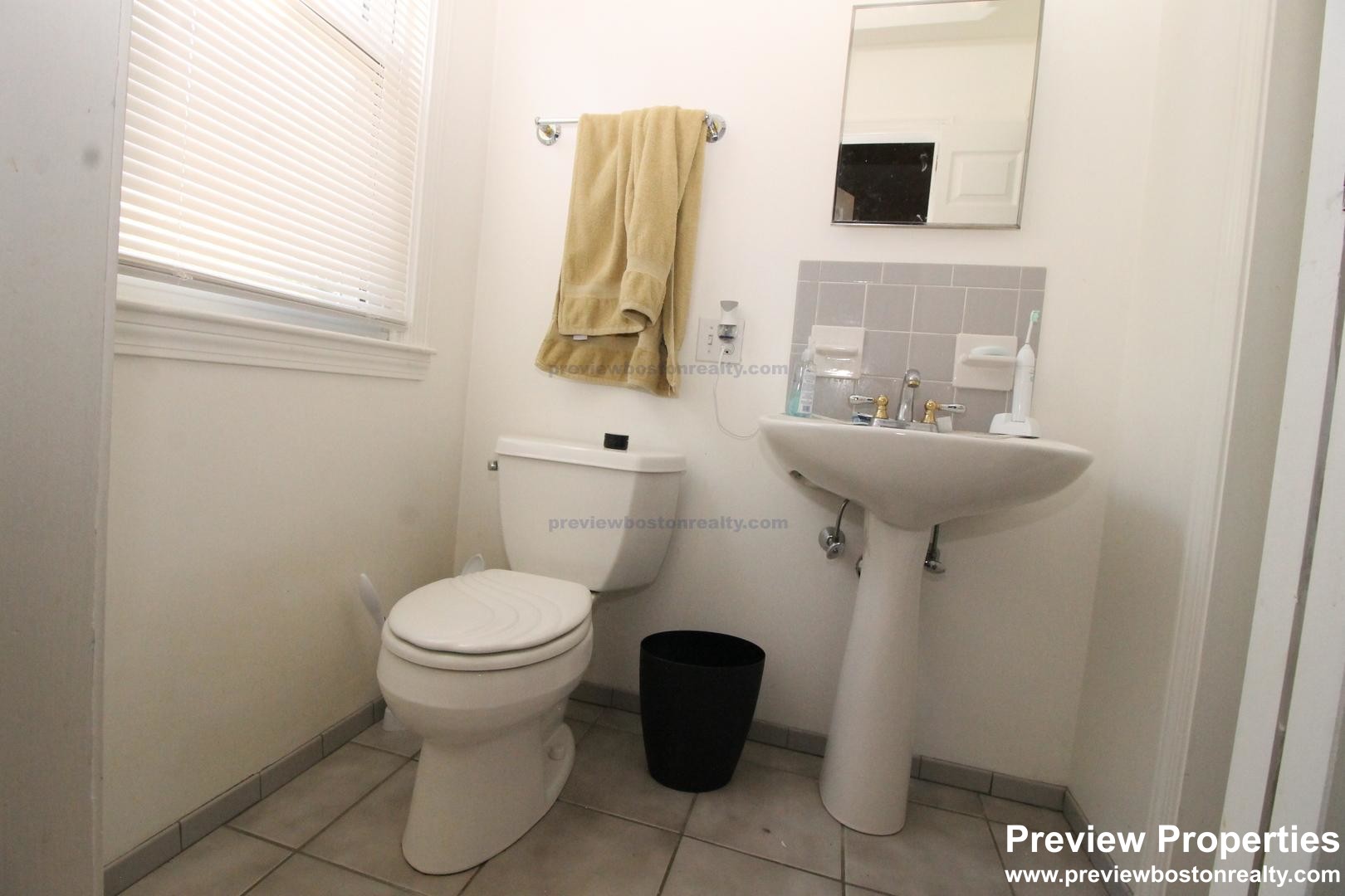 44 Champney St, Oak Square